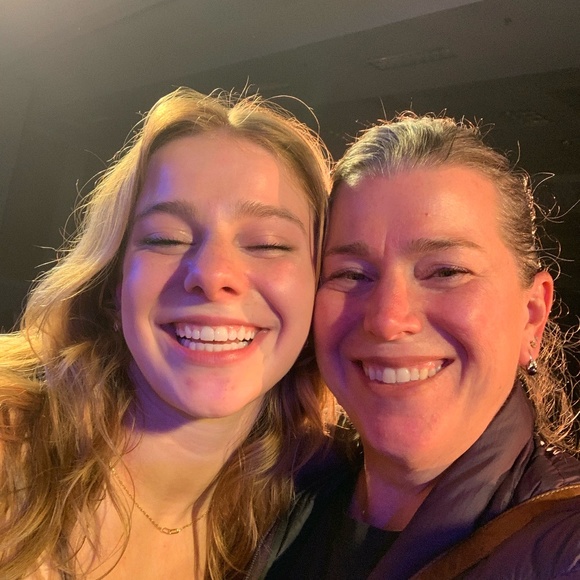 Meet your Poshers, Olivia & Phoebe - Picture 1 of 1